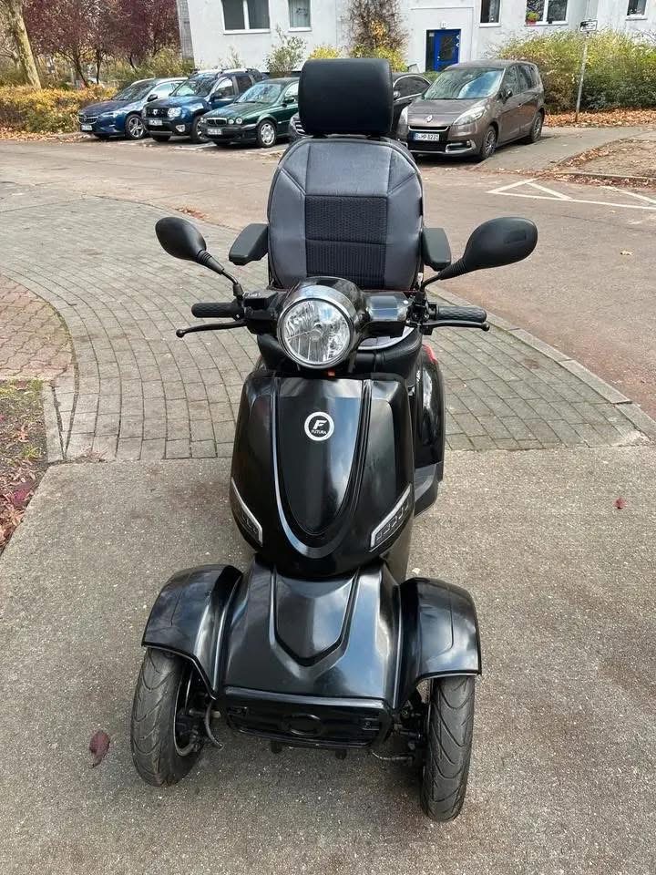 ROLEKTRO FOUR WHEEL ELECTRIC MOBILITY SCOOTER 