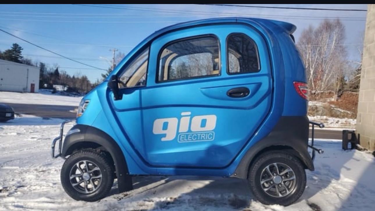 GIO ENCLOSED MOBILITY SCOOTER 